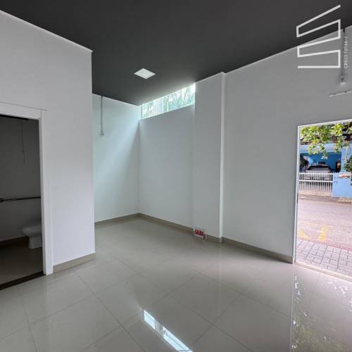 Sala comercial com m� 