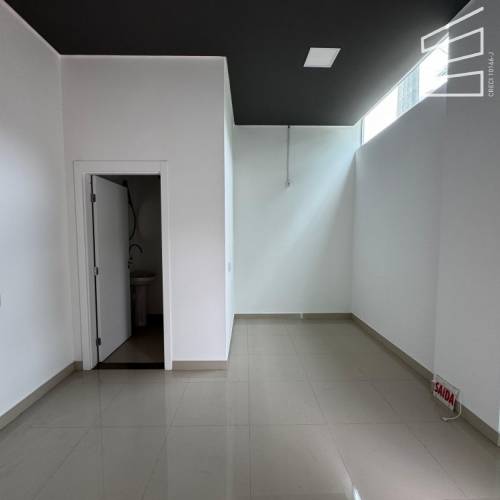 Sala comercial com m� 