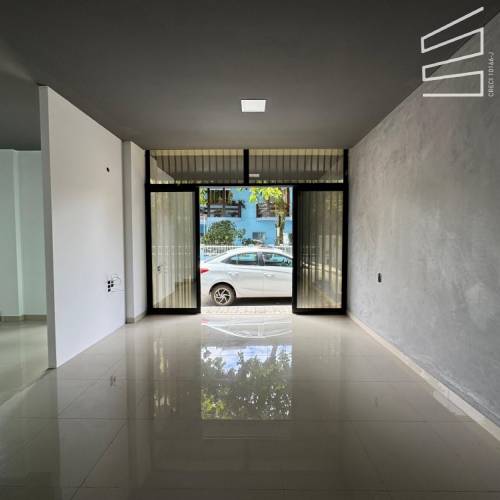 Sala comercial com m� 