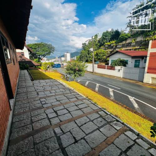 CASA COMERCIAL  NO BAIRRO CENTRO