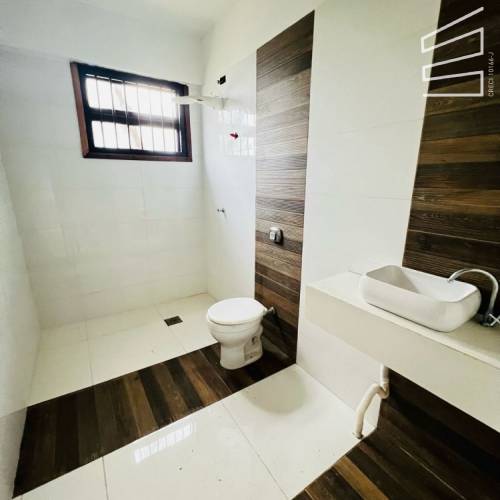 CASA COMERCIAL  NO BAIRRO CENTRO