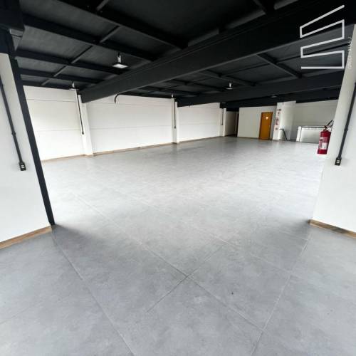 SALA COMERCIAL NO BAIRRO ILHA DA FIGUEIRA 