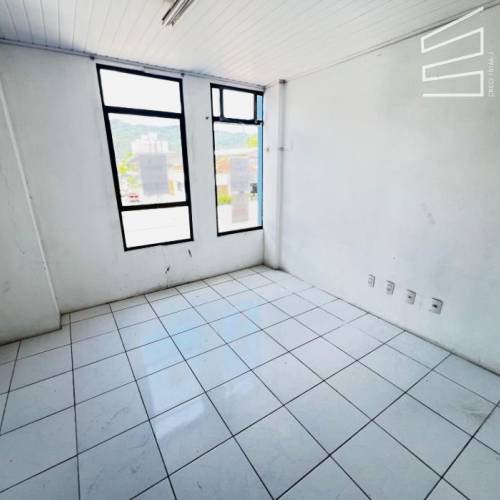 SALA COMERCIAL NO CENTRO