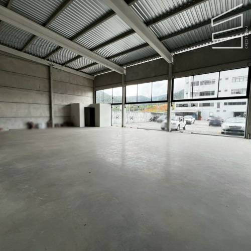 SALA COMERCIAL NO BAIRRO BARRA DO RIO CERRO