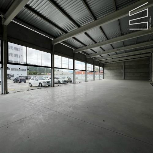 SALA COMERCIAL NO BAIRRO BARRA DO RIO CERRO