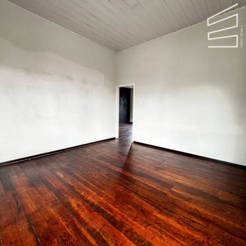 CASA COMERCIAL NO BAIRRO CENTRO 