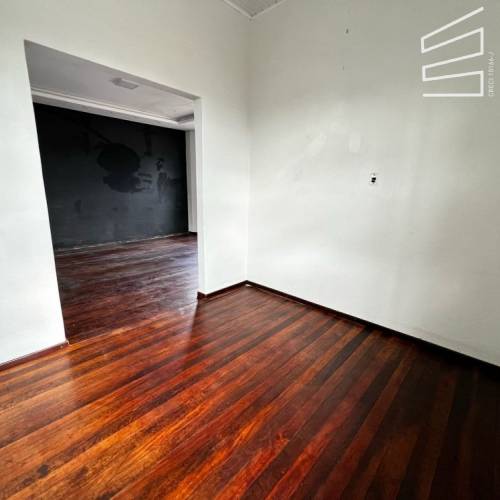 CASA COMERCIAL NO BAIRRO CENTRO 