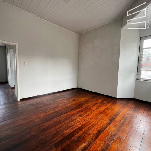CASA COMERCIAL NO BAIRRO CENTRO 