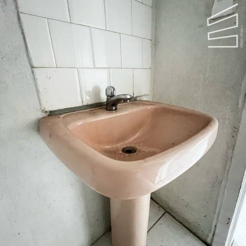 CASA COMERCIAL NO BAIRRO CENTRO 