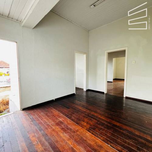 CASA COMERCIAL NO BAIRRO CENTRO 