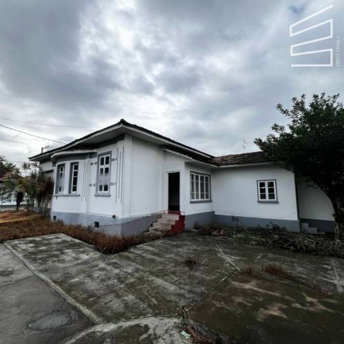 CASA COMERCIAL NO BAIRRO CENTRO 