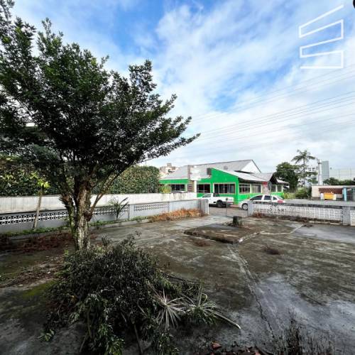 CASA COMERCIAL NO BAIRRO CENTRO 