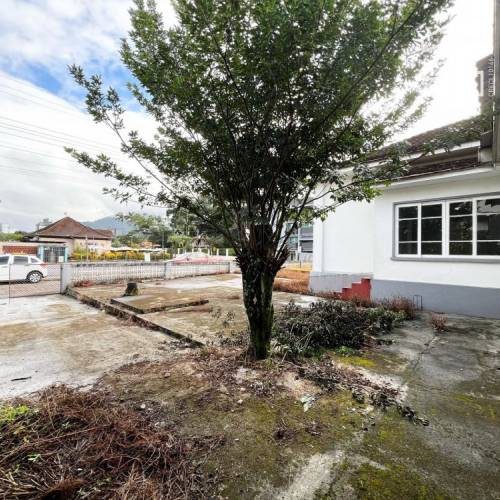 CASA COMERCIAL NO BAIRRO CENTRO 