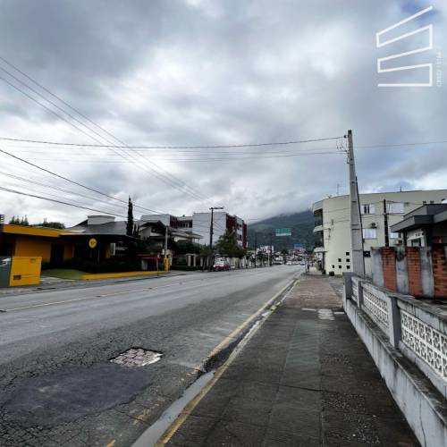 CASA COMERCIAL NO BAIRRO CENTRO 