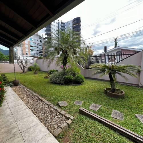 CASA COMERCIAL NO BAIRRO CENTRO 