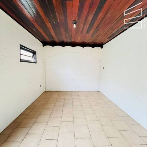 CASA COMERCIAL NO BAIRRO VILA LENZI 