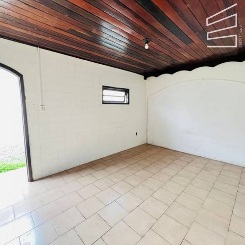 CASA COMERCIAL NO BAIRRO VILA LENZI 