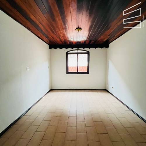 CASA COMERCIAL NO BAIRRO VILA LENZI 