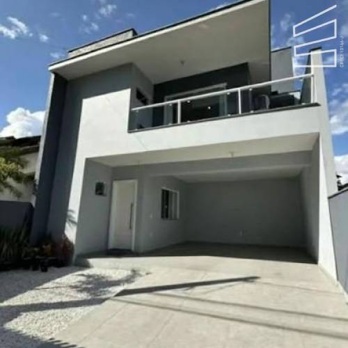 CASA  NO BAIRRO  CENTRO 