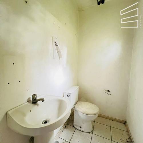CASA COMERCIAL NO BAIRRO CENTRO