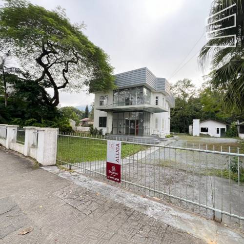 CASA COMERCIAL NO BAIRRO CENTRO