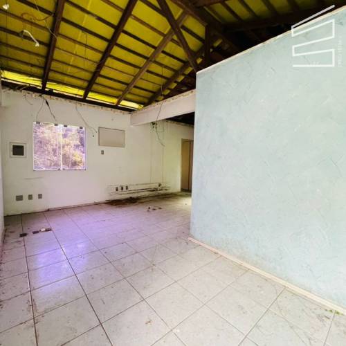 CASA COMERCIAL NO BAIRRO CENTRO