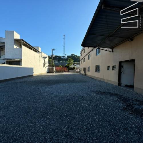 GALPO NO BAIRRO JARAGUA ESQUERDO 