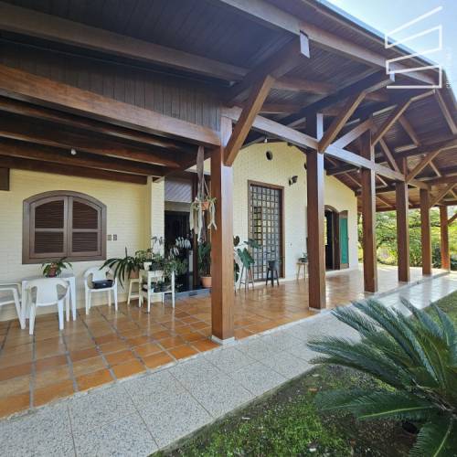 CASA NO BAIRRO SANTA LUZIA 