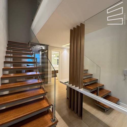 Cobertura Duplex no Bairro Barra do Rio Cerro