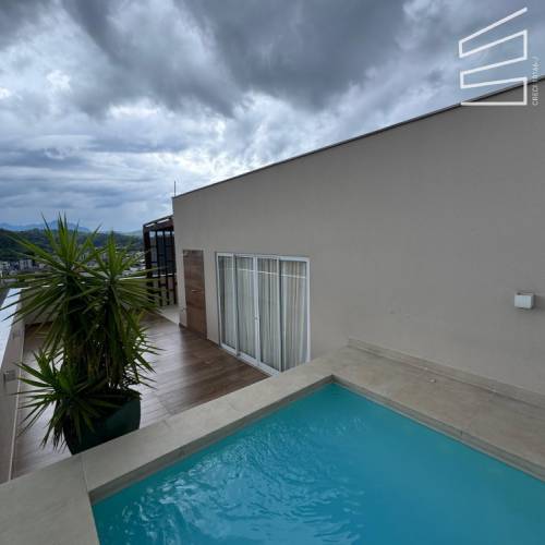 Cobertura Duplex no Bairro Barra do Rio Cerro