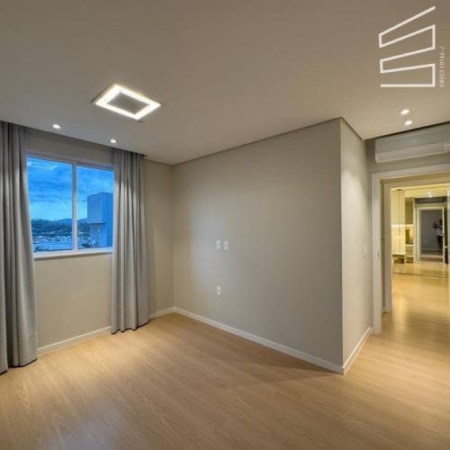 Cobertura Duplex no Bairro Barra do Rio Cerro