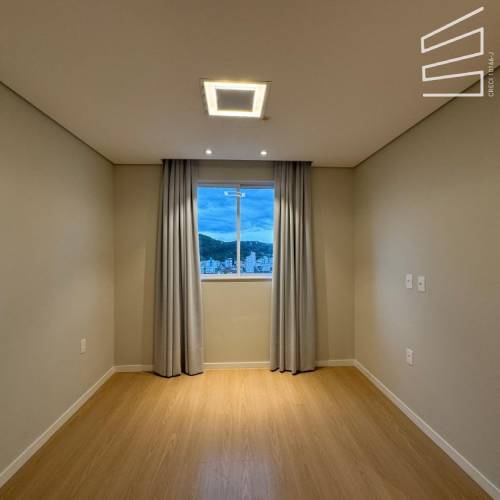 Cobertura Duplex no Bairro Barra do Rio Cerro