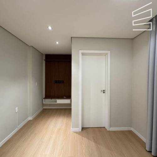 Cobertura Duplex no Bairro Barra do Rio Cerro