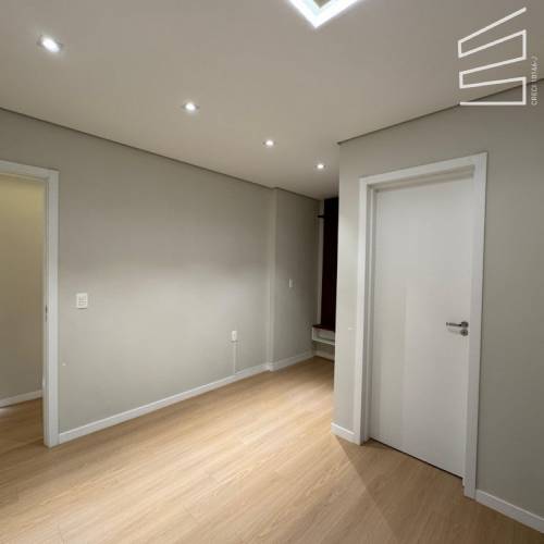 Cobertura Duplex no Bairro Barra do Rio Cerro