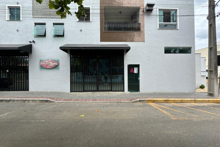 Sala comercial com m� 