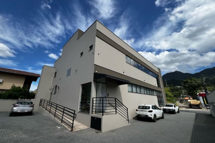 SALA COMERCIAL no bairro iLHA DA FIGUEIRA