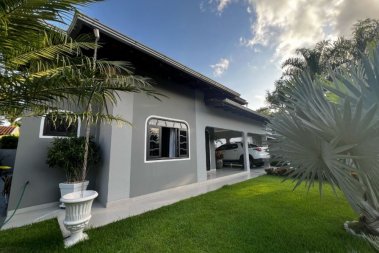 CASA NO BAIRRO ÁGUA VERDE