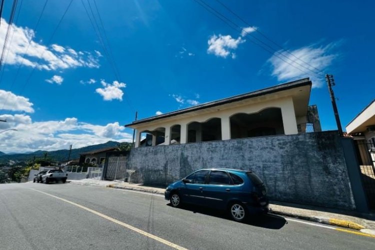 CASA COMERCIAL NO BAIRRO VILA LENZI 
