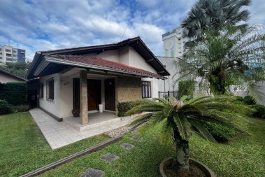 CASA NO BAIRRO CENTRO
