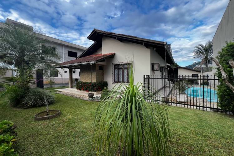 CASA COMERCIAL NO BAIRRO CENTRO 