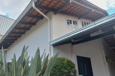 CASA COMERCIAL NO BAIRRO AMIZADE